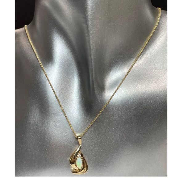 14KT Yellow Gold Opal & Diamond Necklace 18”
